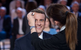 L'Elysée devrait s'acquitter d'une facture de 26.000 euros pour régler les trois mois de prestation de la maquilleuse professionnelle d'Emmanuel Macron.