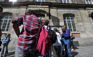 Illustration rentrée scolaire au collège.