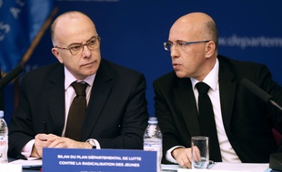 Le ministre de l'Intérieur Bernard Cazeneuve et le président du Conseil départemental Eric Ciotti (LR) dressent le bilan du plan de lutte contre la radicalisation des jeunes.