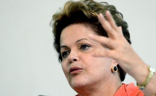 Le gouvernement brésilien a remis mardi au Parlement une demande de référendum de la présidente Dilma Rousseff, en vue d'une réforme politique en réponse aux manifestations qui ont notamment dénoncé la corruption et les mauvaises pratiques politiques.