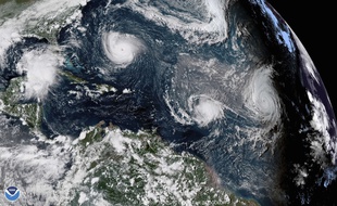 L'ouragan Florence (en ht. à g.), la tempête Isaac (au centre) et
l'ouragan Helene, le 11 septembre 2018.