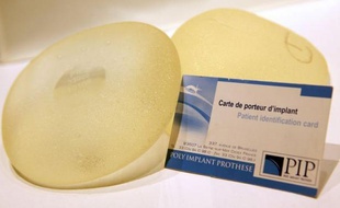 Des révélations sur le gel des prothèses mammaires PIP, qui aurait contenu un additif pour carburants, alimentaient lundi la psychose sur ces implants défectueux, tandis que des avocats de victimes réclamaient de nouvelles analyses à l'Afssaps.
