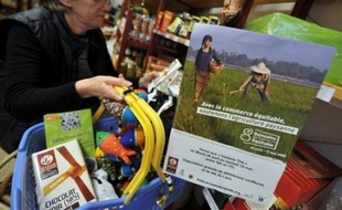 La huitième Quinzaine du commerce équitable qui débute samedi en France devrait sensibiliser davantage les consommateurs à la problématique de l'aide aux pays pauvres, en pleine crise alimentaire.