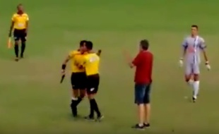 Un arbitre brésilien sort une arme à feu en plein match.