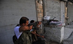 Les rebelles syriens contrôlent près des deux-tiers d'Alep, deuxième ville de Syrie où se déroule une bataille décisive pour le régime, a affirmé mardi à l'AFP le chef du conseil militaire rebelle de la province d'Alep, une annonce démentie par une source de sécurité.