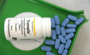 Un comité d'experts a recommandé jeudi à l'Agence américaine des médicaments (FDA) la mise sur le marché du Truvada, premier traitement préventif contre le sida, malgré les craintes de certaines associations qu'il n'entraîne des comportements sexuels plus risqués.