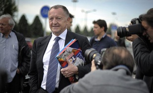 Jean-Michel Aulas sur le chantier du futur stade de l'OL, en mai 2012.