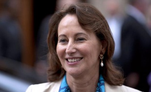 Ségolène Royal a déclaré jeudi que le président François Hollande et le Premier ministre Jean-Marc Ayrault étaient d'accord pour qu'elle soit candidate en juin au perchoir, la présidence de l'Assemblée nationale.