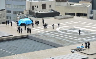 Le drone retrouvé sur le toit de la résidence officielle du Premier ministre japonais, le 22 avril 2015 à Tokyo.