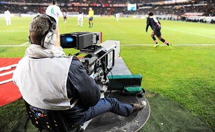 Une caméra filme le match entre Paris et Wolfsburg, en février 2009, au Parc des Princes.