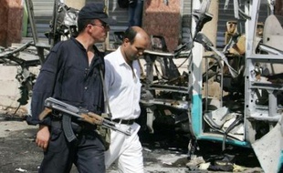 Douze employés algériens de la firme d'ingénierie canadienne SNC-Lavalin ont été tués et 15 autres blessés lors d'un attentat à la voiture piégée survenu mercredi en Algérie, a annoncé la compagnie.