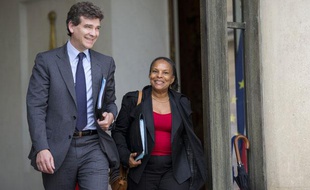 Le ministre du Redressement productif, Arnaud Montebourg, et la Garde des Sceaux et ministre de la Justice, Christiane Taubira, quittent le palais de l'Elysée après le Conseil des ministres, le 23 mai 2012.