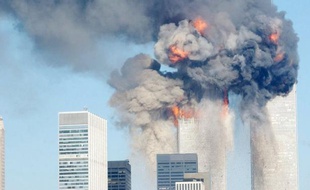 Les Américains marquent mardi le 11e anniversaire des attentats du 11-septembre dans une relative sobriété qui reflète une forme d'apaisement progressif par rapport à cette tragédie.