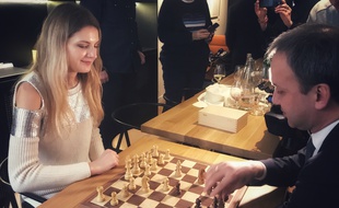Duel au sommet entre la championne de France Sophie Milliet et le président de la Fédération internationale des échecs Arkady Dvorkovich