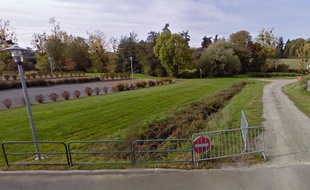Les abords de la salle des fêtes de Nouvoitou, où un homme a été retrouvé noyé.