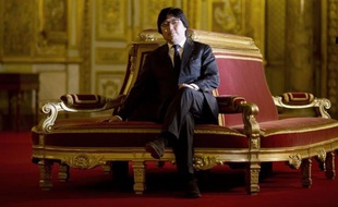 Jean-Vincent Placé a vu mercredi en François Hollande "un magicien du verbe" qui a excellé sur la forme lors de sa conférence de presse, mais le président du groupe EELV au Sénat a maintenu ses réserves sur sa stratégie économique.