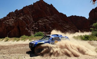 Le pilote Volkswagen Giniel De Villiers, lors dela troisième étape du Dakar, le 4 janvier 2011 entre Tucuman et Jujuy.
