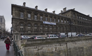 Le véhicule était stationné aux abords de l'Hôtel-Dieu sur l'île de la Cité (Photo illustration).