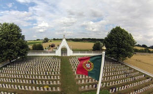Le cimetière militaire portugais qui abrite les dépouilles de 1831 soldats tombes en 1918 dans la région. Ce cimetière est l'unique lieu de mémoire rappelant l'engagement du Portugal aux cotés des alliés au cours de la Premire Guerre mondiale.