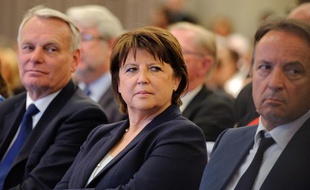 Martine Aubry entourée de Jean-Marc Ayrault et Jean-Pierre Bel au Conseil national du parti socialiste, le 14 mai 2012.