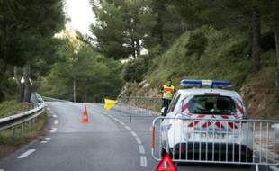 Barrage sur une route des Bouches-du-Rhône, où s'est déroulé un accident mortel, le 14 mai 2016