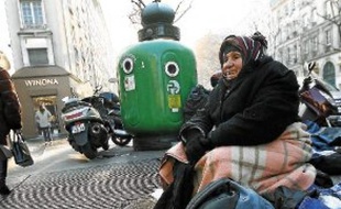 5 000 places seront créées en 2013.De plus en plus de femmes et d'enfants se retrouvent dans la rue.