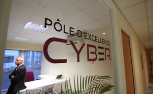 Illustration de la cybersécurité, ici au pôle d'excellence Cyber, ouvert à la DGA de Bruz, près de Rennes.