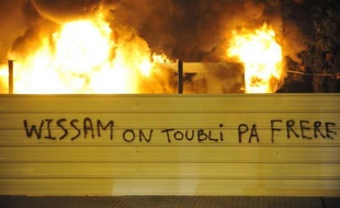 Plus de 2.000 manifestants ont défilé samedi après-midi à Clermont-Ferrand, pour réclamer "justice" et "vérité" dans l'affaire Wissam El-Yamni, dont la mort suite à son interpellation a suscité plusieurs nuits de tension cette semaine et une forte colère contre la police.