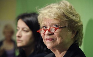Eva Joly, candidate EELV à l'Elysée, a dénoncé lundi un modèle économique "à bout de souffle", jugeant que seules les solutions écologistes peuvent faire sortir l'Europe de la crise et proposant au passage la "création d'agences de notation sociale et environnementale".