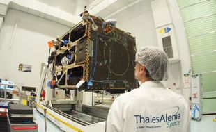 Un satellite en construction dans les salles blanches de Thales Alenia space, le 10 janvier 2019, à Cannes (Illustration)