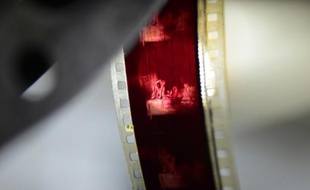 L'industrie du X regarde du côté de la réalité virtuelle avec l'espoir de retenir les spectateurs qui ont déserté les cinémas spécialisés et leur préfèrent le tout-gratuit en ligne