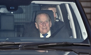 Le prince Philip, époux de la reine Elisabeth II, arrive au lunch de Noël de Buckingham Palace.