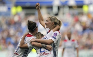 Ici aux côtés de Lucy Bronze et de Delphine Cascarino lors de la demie européenne contre Chelsea, Ada Hegerberg symbolise la réussite du recrutement lyonnais.