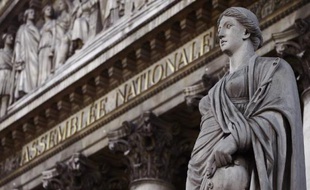 L'Assemblée nationale confirme une hausse de la contribution additionnelle, à la charge des employeurs, sur les retraites chapeaux excédant 300.000 euros annuels