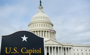 La dette publique des Etats-Unis a dépassé l'ancien plafond légal que le Congrès a accepté de suspendre mercredi au terme d'une intense crise politique, selon des données publiées vendredi par le Trésor américain.