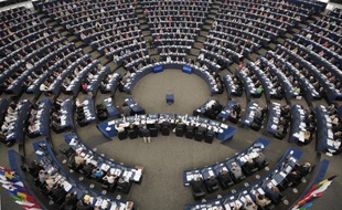 La Commission européenne a demandé lundi au Parlement européen d'approuver en urgence un versement de 2,7 milliards d'euros supplémentaires pour le budget 2013 afin d'éviter à l'Union européenne de se retrouver en cessation de paiement à la mi-novembre.