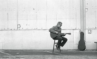 Dick Annegarn et ses chansons " qui font l'amour, pas la guerre ".