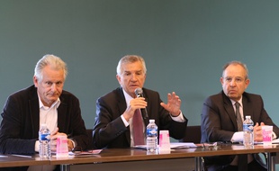 De gauche à droite: Raymond Girardi, président des Coteaux et Landes de Gascogne, Pierre Camani, président du conseil départemental du lot-et-Garonne et Jean-Michel Klot, DGA de Pierre et Vacances Développement
