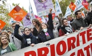 Manifestation en octobre 2009 à Paris en faveur d'une « réelle égalité femmes-hommes ».