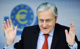 Jean-Claude Trichet, président de la banque centrale européenne (BCE) lors d'une conférence de presse à Francfort (Allemagne) le 2 décembre 2010