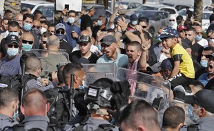 Lors d'une émeute à Arara, une ville arabe israélienne, le 14 mai.