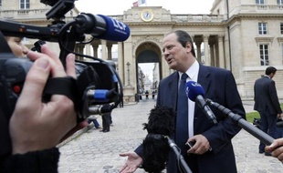 Jean-Christophe Cambadélis, secrétaire national du PS aux questions internationales, a jugé mercredi "inopportun et inélégant" le fait que Nicolas Sarkozy se soit exprimé sur le dossier syrien, après un entretien téléphonique avec un responsable de l'opposition à Bachar al-Assad.