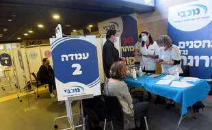 La campagne de vaccination a aussi démarré en Israël. Ici à Jérusalem, le 22 décembre 2020.