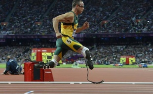 Le Sud-Africain Oscar Pistorius, le "Blade Runner" aux jambes mi-humaines mi-artificielles, sera sans nul doute la grande star des Jeux paralympiques qui s'ouvrent mercredi, après avoir déjà participé aux jeux Olympiques, une première pour un double amputé.