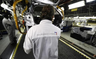 Il y a un an, les voitures sortaient par centaines des ateliers d'Aulnay-sous-Bois. Fin octobre, les ouvriers de cette usine emblématique de PSA Peugeot-Citroën livreront leur dernière C3