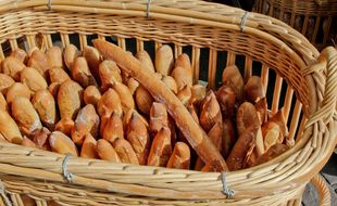 Des baguettes de pain. Illustration.