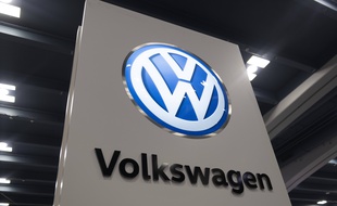 Le logo de Volkswagen lors d'un salon à San Francisco (illustration).