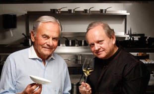 Joël Robuchon et Bernard Magrez ouvrent un restaurant.