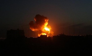 Israël a approuvé mercredi une extension de son offensive contre le Hamas dans la bande de Gaza tout en envoyant des émissaires en Egypte discuter de propositions de trêve qui ont permis une pause dans les bombardements dans la journée.