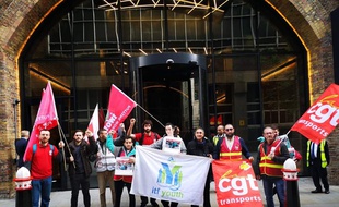 Jeremy Wick, avec d'autres livreurs et syndicalistes, étaient à Londres mercredi pour porter leurs revendications au siège de Deliveroo.